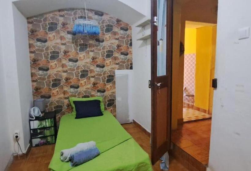 اتاق اکونومی, In The Heart Of Praia   Family B&b