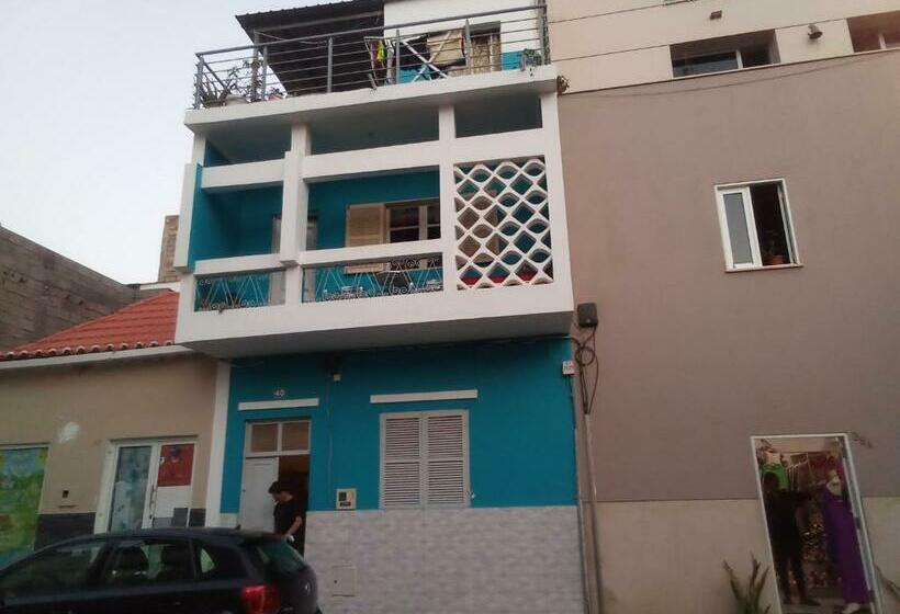 اتاق استاندارد سه تخته با بالکن, In The Heart Of Praia   Family B&b