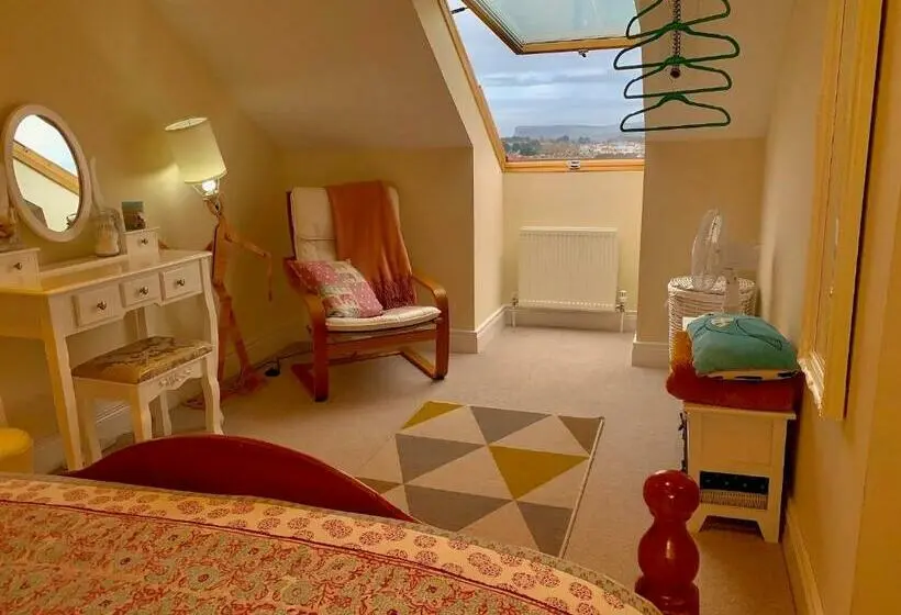 اتاق استاندارد با چشم‌انداز کوهستان, Loft Room @ Sean And Janes