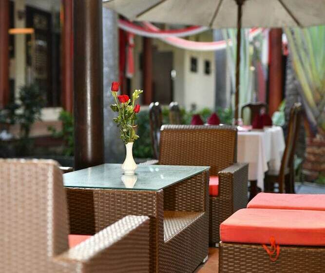 اتاق لوکس با بالکن, Bach Dang Hoi An