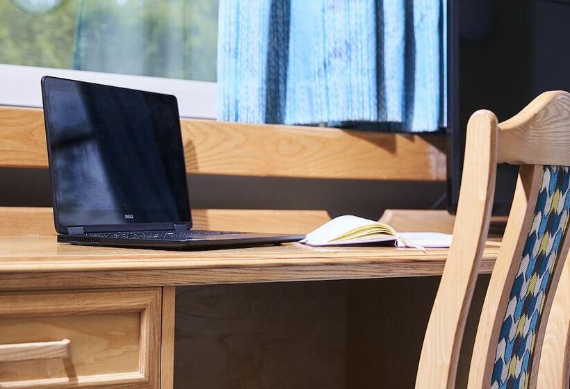 スタンダードルーム, Kents Hill Park Training & Conference Centre