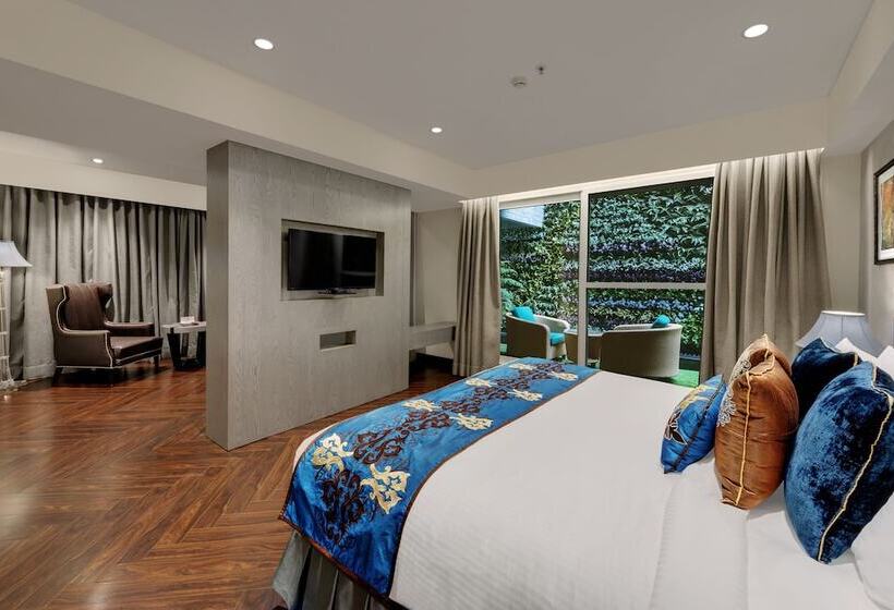 سوییت, Marina Shimla First Designer Boutique