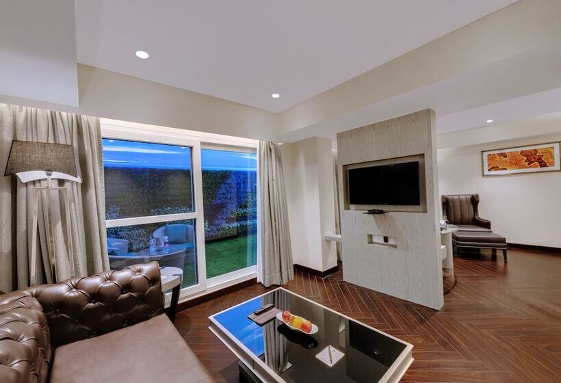 سوییت جونیور, Marina Shimla First Designer Boutique