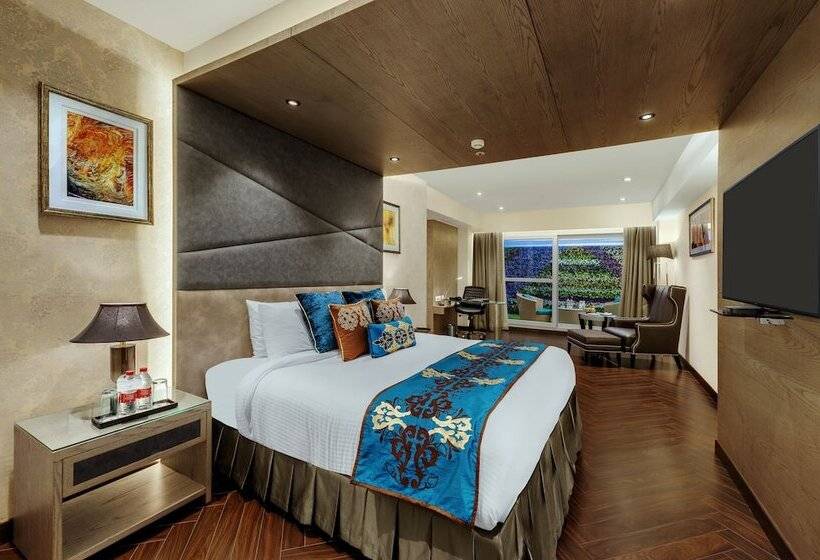 سوییت جونیور, Marina Shimla First Designer Boutique