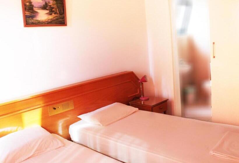 Camera Standard Vista Mare, Rebioz