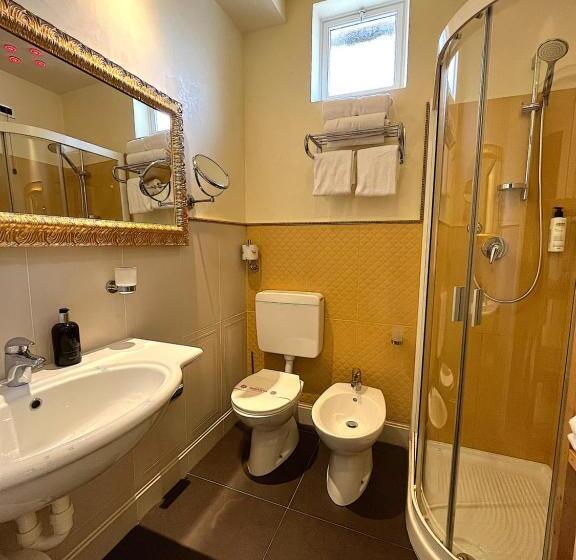 Четырехместный Номер Стандарт, Regina