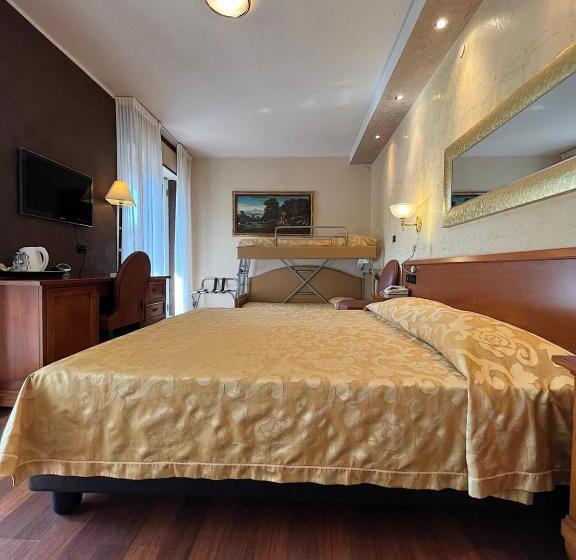 Четырехместный Номер Стандарт, Regina