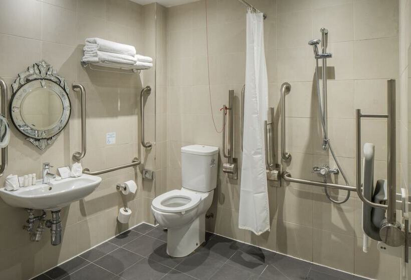 غرفة قياسية لذوى الاحتياجات الخاصة, Vanbrugh House