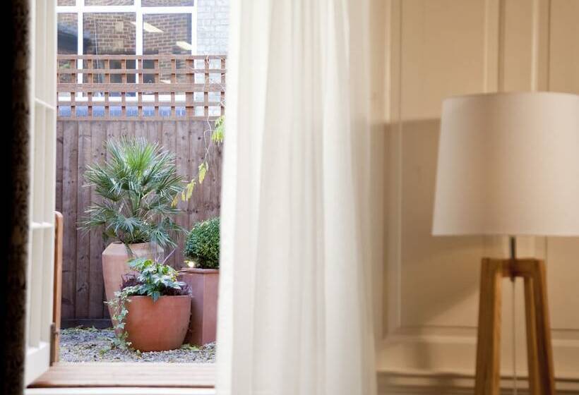 جناح بريميوم, Vanbrugh House