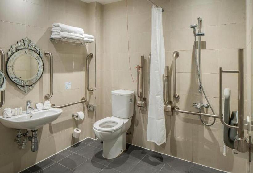 غرفة قياسية لذوى الاحتياجات الخاصة, Vanbrugh House