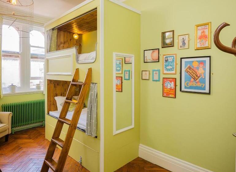 共用房间的床, Mrs Potts