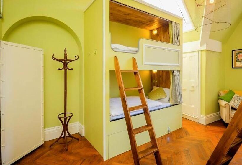 共用房间的床, Mrs Potts