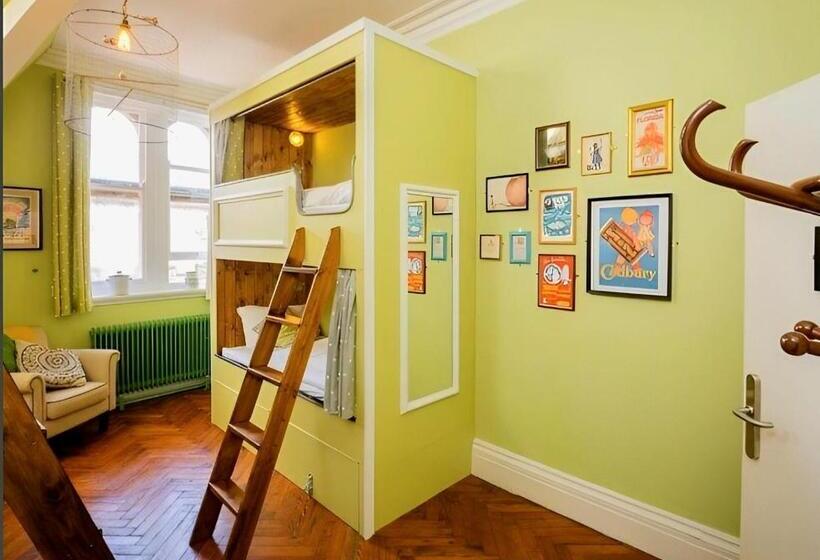 共用房间的床, Mrs Potts