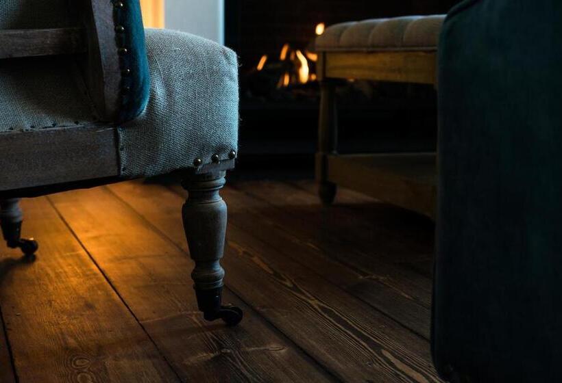 דירת חדר, Regency House