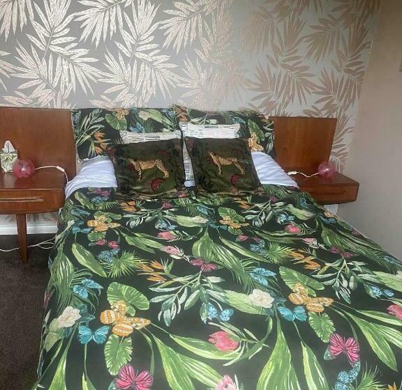 اتاق استاندارد با چشمانداز دریاچه, Twenty