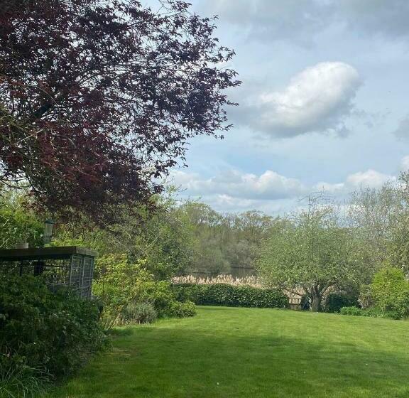 اتاق استاندارد با چشمانداز دریاچه, Twenty