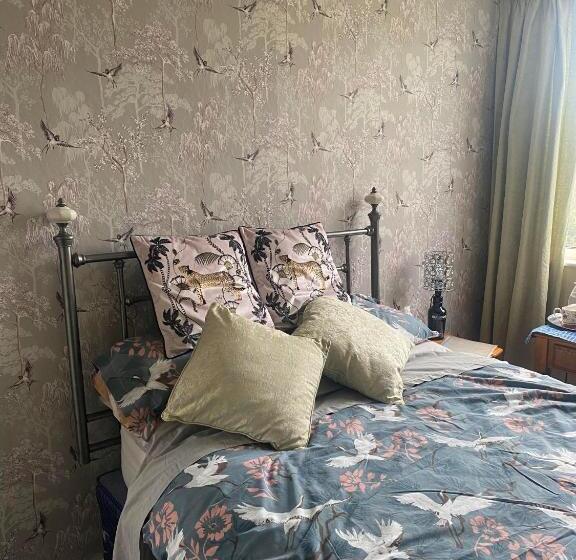 اتاق استاندارد با سرویس بهداشتی مشترک, Twenty