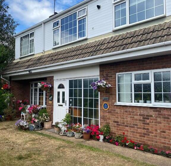 اتاق استاندارد با سرویس بهداشتی مشترک, Twenty