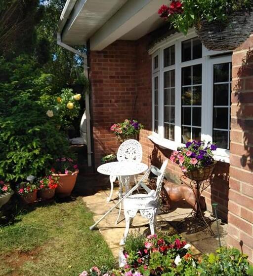 اتاق استاندارد با چشمانداز دریاچه, Twenty