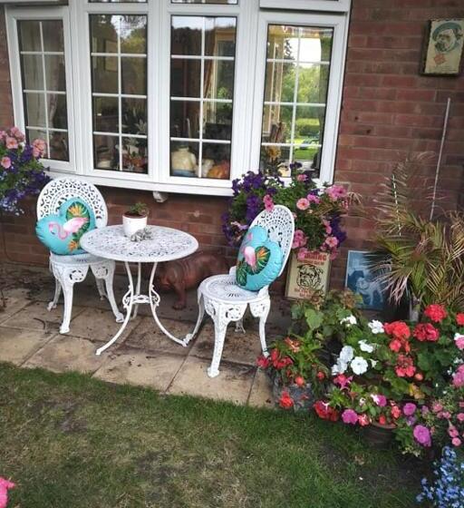 اتاق استاندارد با سرویس بهداشتی مشترک, Twenty