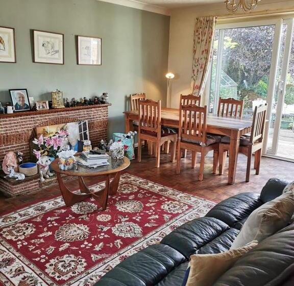 اتاق استاندارد با سرویس بهداشتی مشترک, Twenty