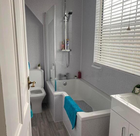 اتاق استاندارد با سرویس بهداشتی مشترک, Twenty