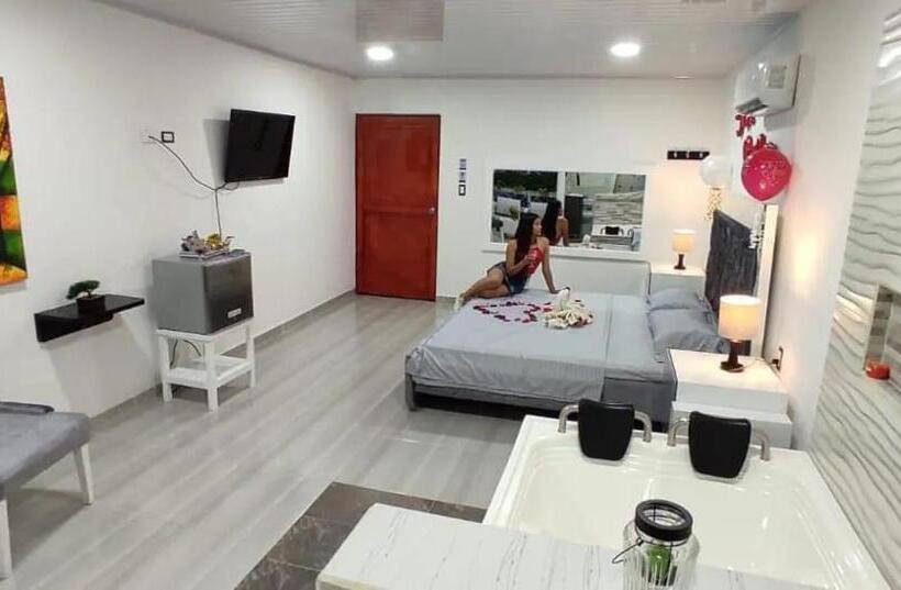 스위트 킹사이즈 침대, Inmaculada Real