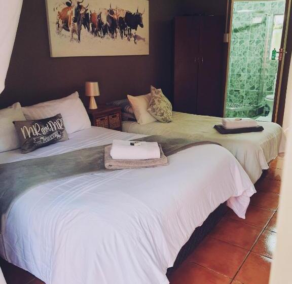 컴포트 트리플 룸, Ay Jay S Guesthouse