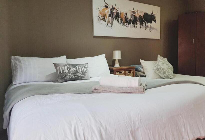 컴포트 트리플 룸, Ay Jay S Guesthouse