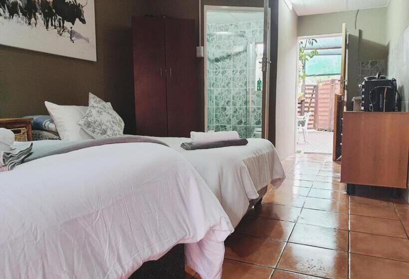 컴포트 트리플 룸, Ay Jay S Guesthouse