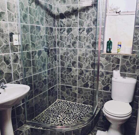 컴포트 트리플 룸, Ay Jay S Guesthouse