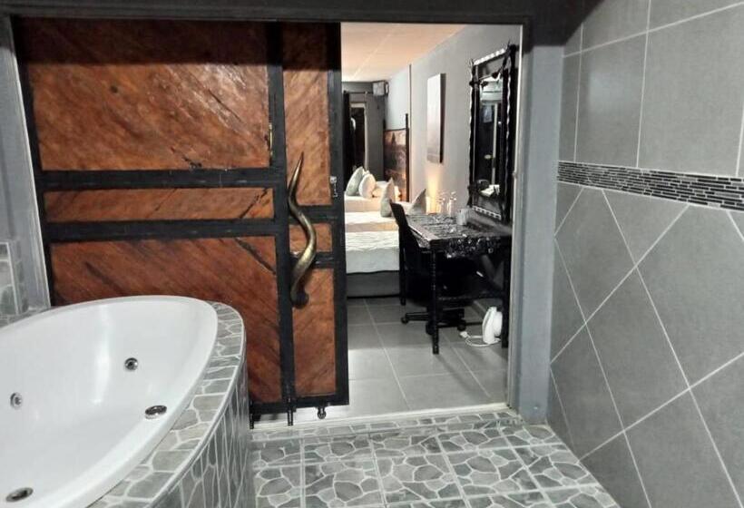 Люкс Повышенной Комфортности, Ay Jay S Guesthouse