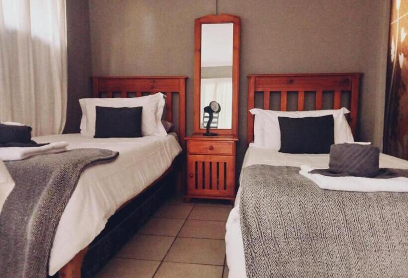 Семейный Номер, Ay Jay S Guesthouse