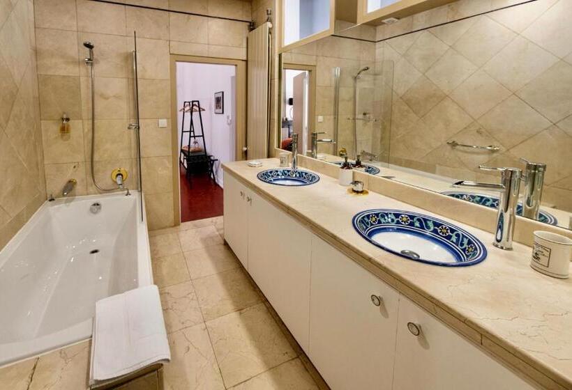 Люкс Deluxe Кровать Кинг, La Chapelle Sur La Sorgue