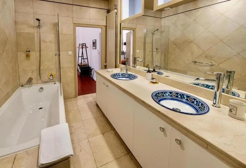 Deluxe Suite King Bed, La Chapelle Sur La Sorgue