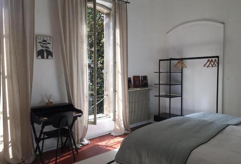 ガーデンビュースイート, La Chapelle Sur La Sorgue