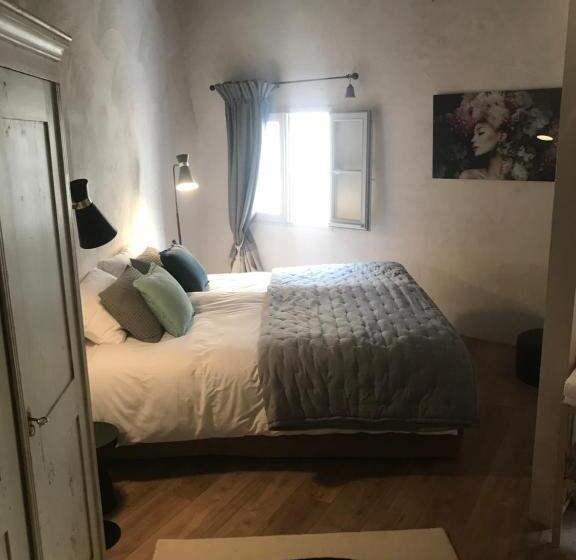 اتاق استاندارد, La Chapelle Sur La Sorgue