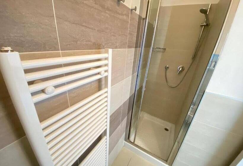 اتاق خانوادگی, Nice Residence