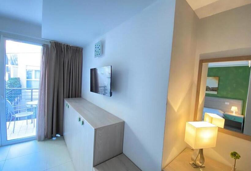 اتاق لوکس سه تخته, Nice Residence