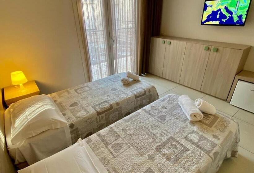 اتاق لوکس سه تخته, Nice Residence