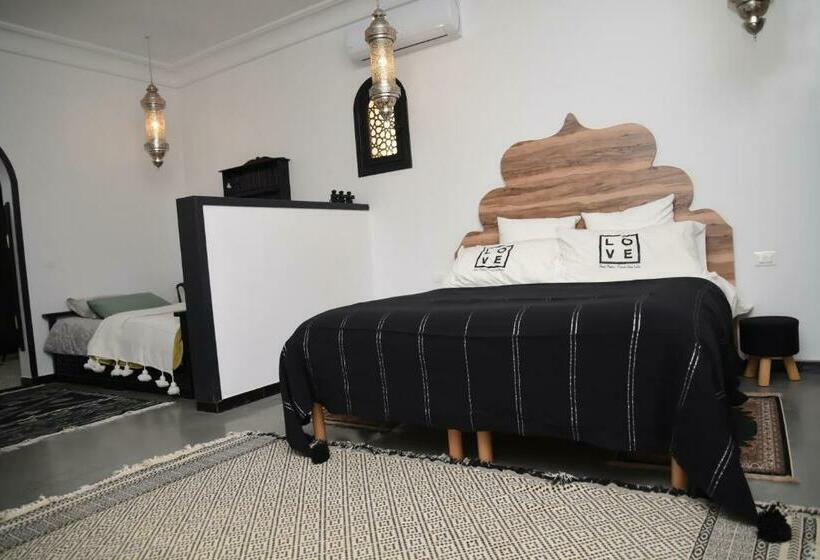 패밀리 룸, Dar Yomma