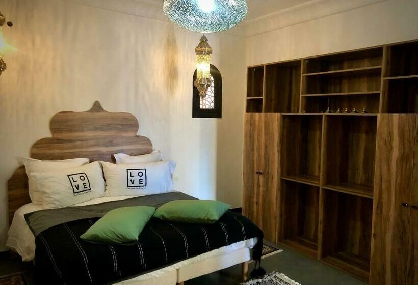 패밀리 룸, Dar Yomma