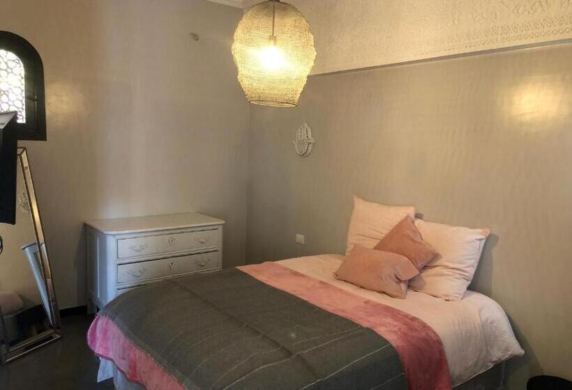 스탠다드 룸, Dar Yomma