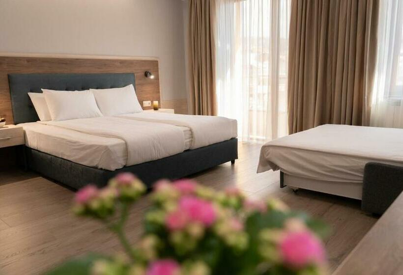 חדר סטנדרט לשלושה עם טרסה, Guest House Velik