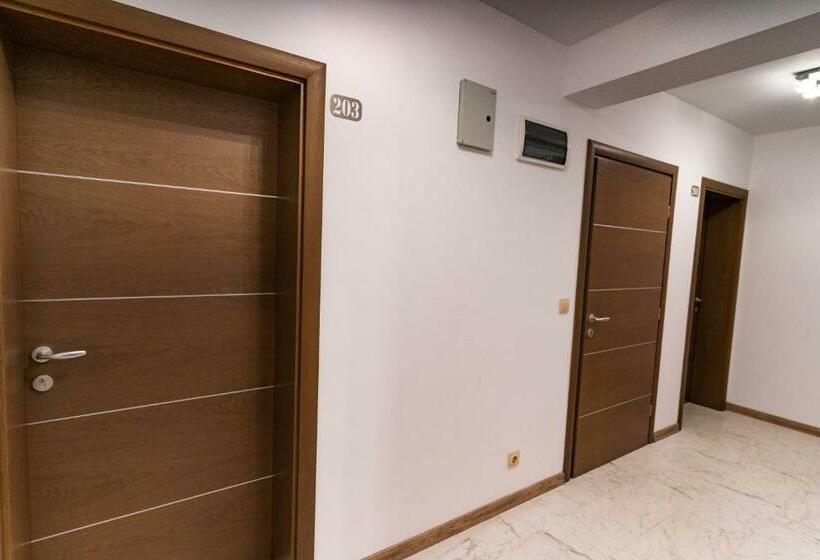 חדר סטנדרט לשלושה עם טרסה, Guest House Velik