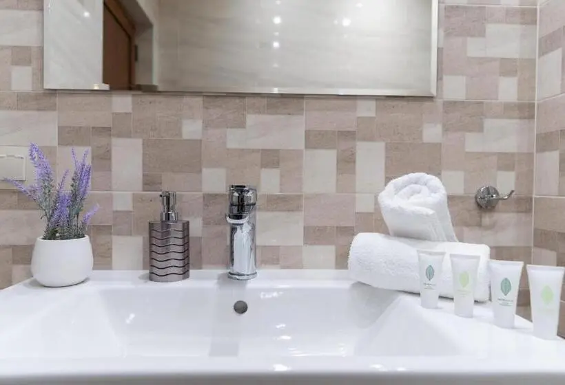 اتاق لوکس با بالکن, Guest House Velik