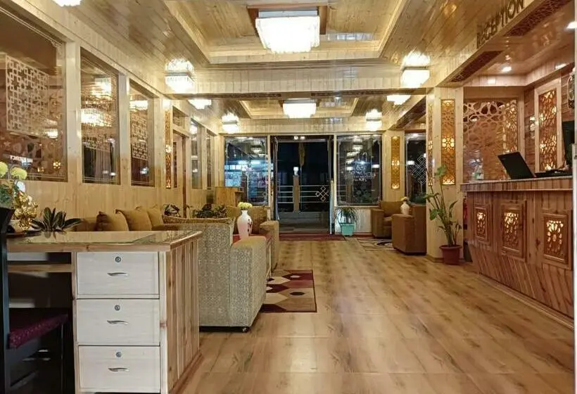 Chambre Deluxe, Zingkham Residency