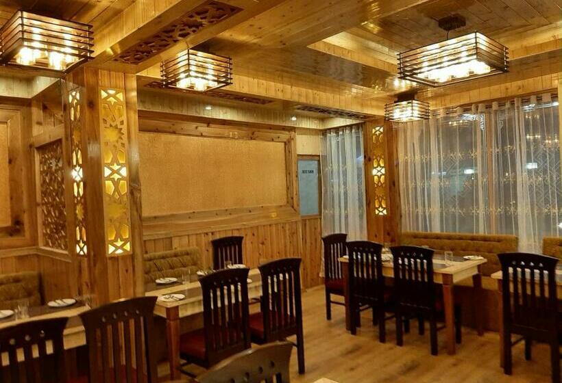 חדר דלוקס, Zingkham Residency