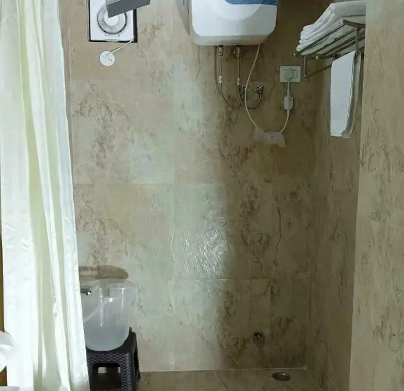 Triple Exécutive, Zingkham Residency