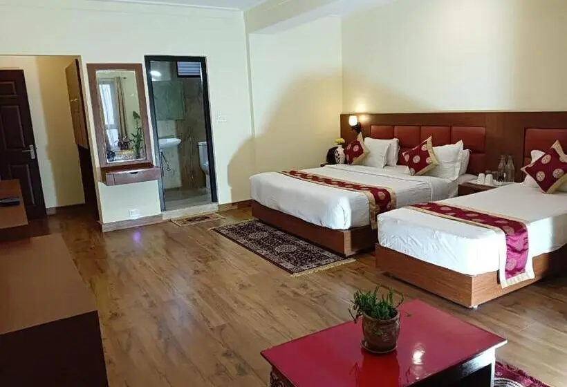 Chambre Quadruple Standard avec Balcon, Zingkham Residency